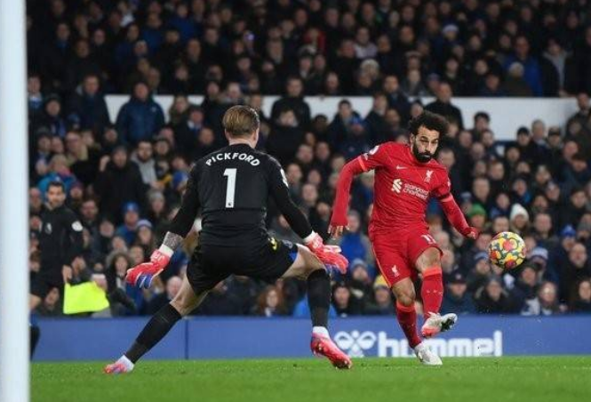  尼斯任意球大师当选月度最佳  