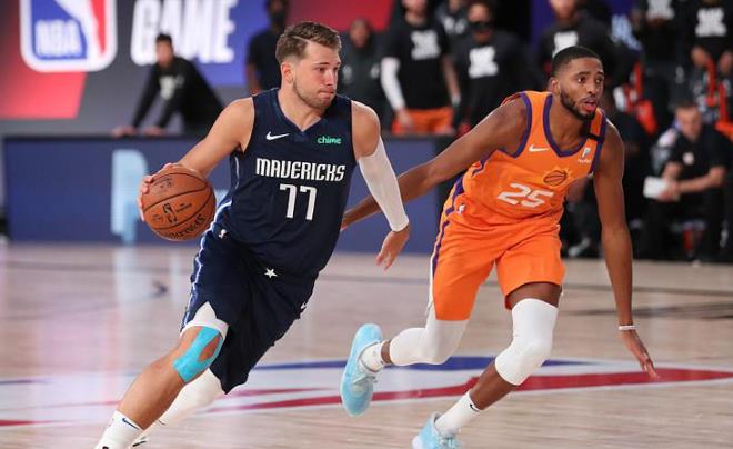  东契奇40+三双独行侠加时力克快船取关键战